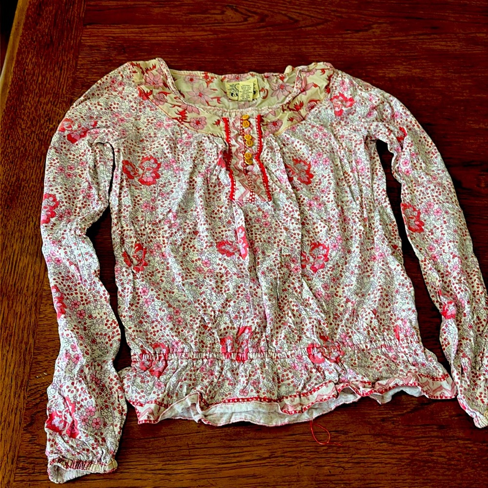 LUCKY BRAND boho top with cute lil button placket. Elastic sleeves/bottom XS